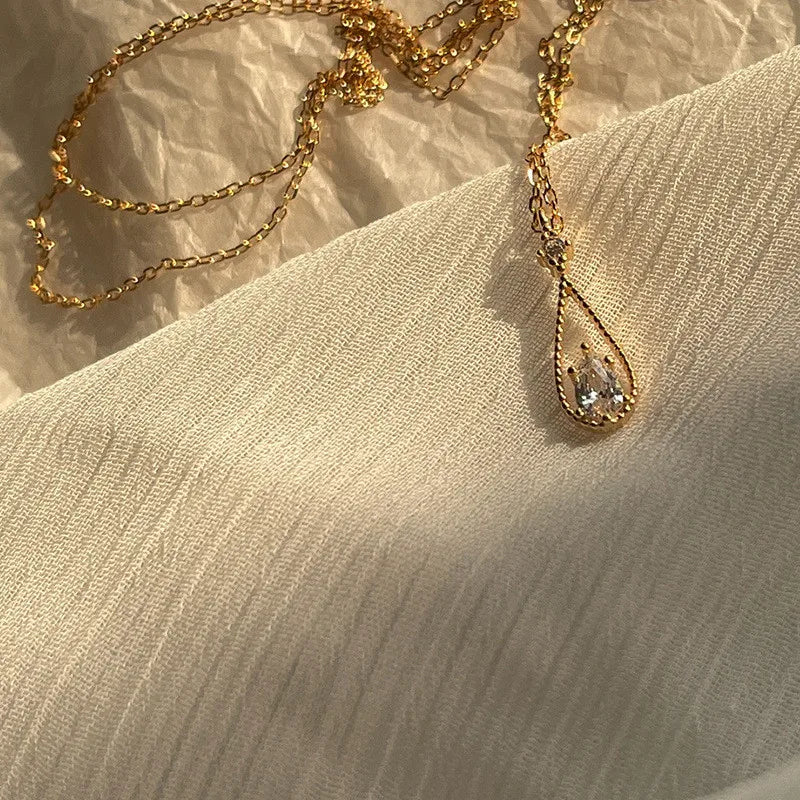 French Vintage Crystal Pendant Necklace⁠